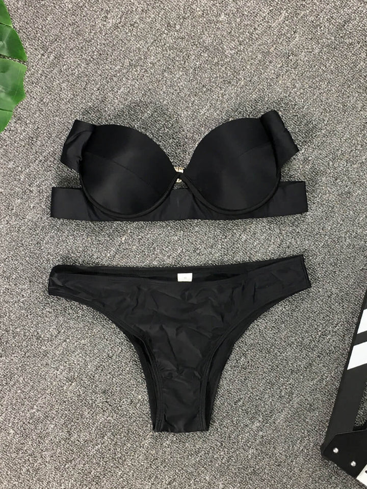 Bikini negro sin tirantes empaquetado duro