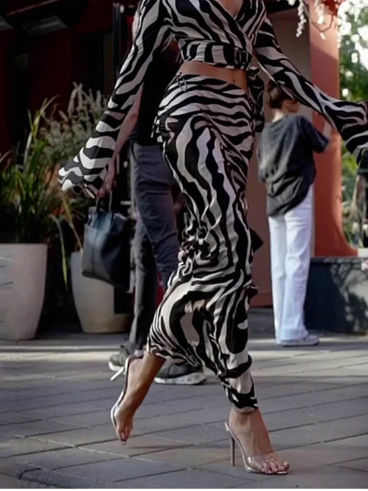 Divatos mintás zebra öltöny