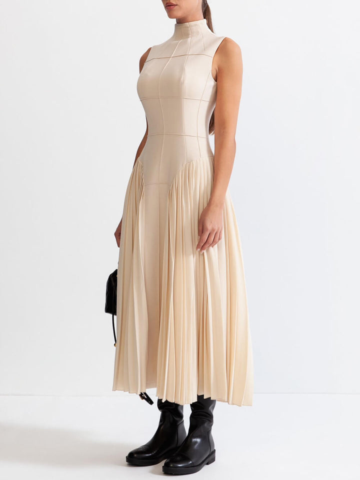 Wyjątkowa plisowana sukienka midi bez rękawów z panelami