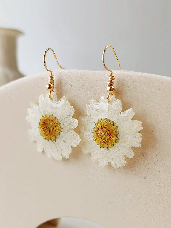 Boucle d’oreille pendante à fleurs pressées - Marguerite en résine