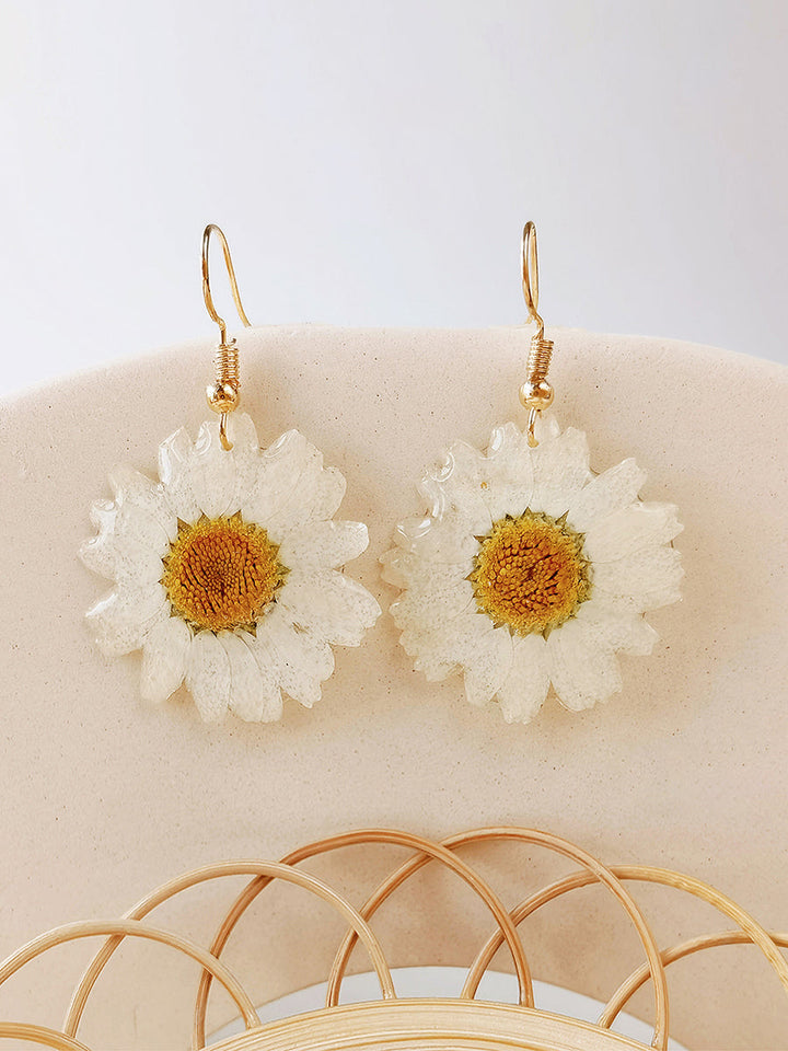 Boucle d’oreille pendante à fleurs pressées - Marguerite en résine