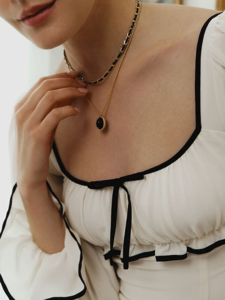 Collier de pierres précieuses en onyx et en or