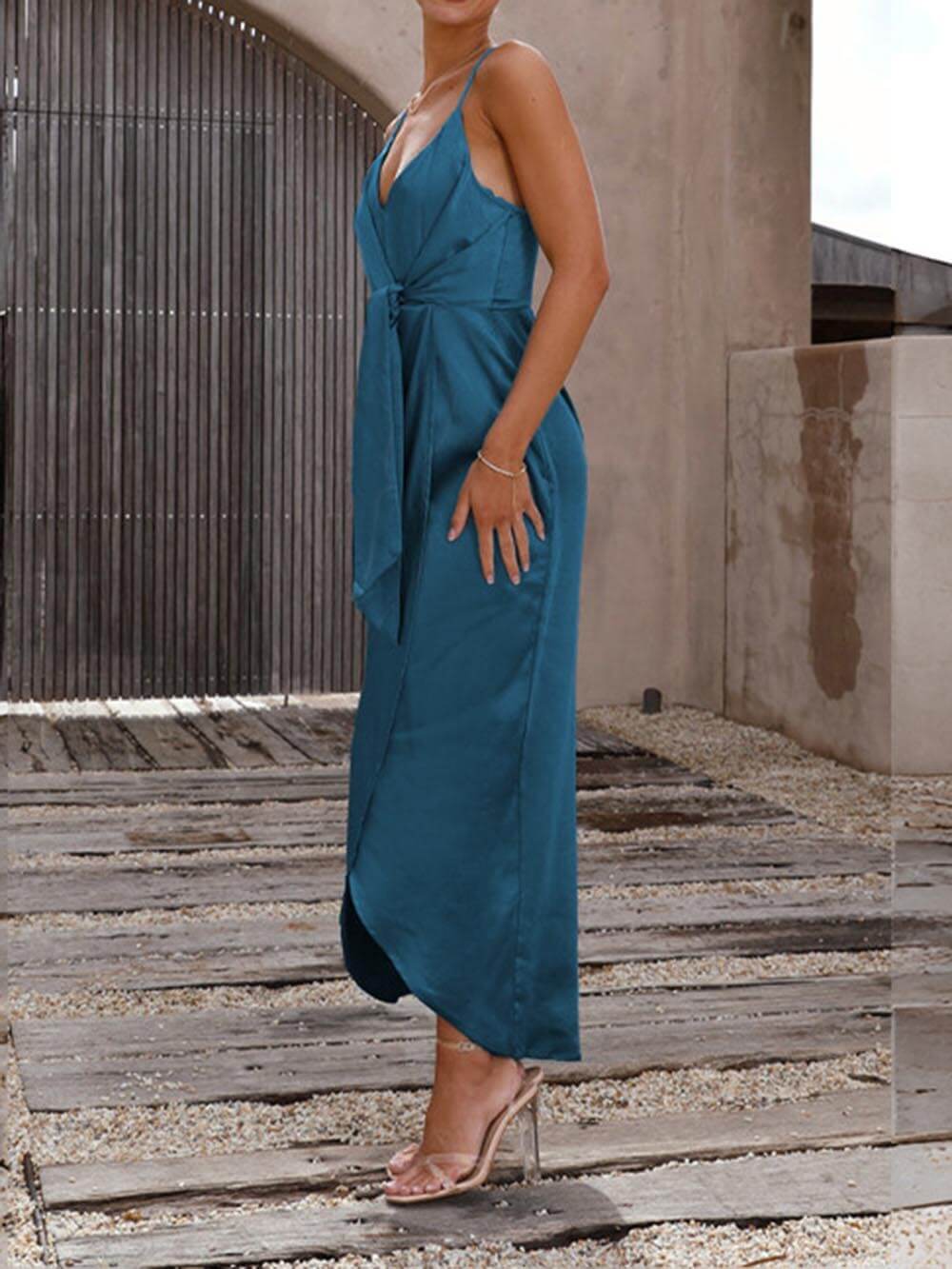 Stilfulde, unikke franske Halter Midi-kjoler med stropper