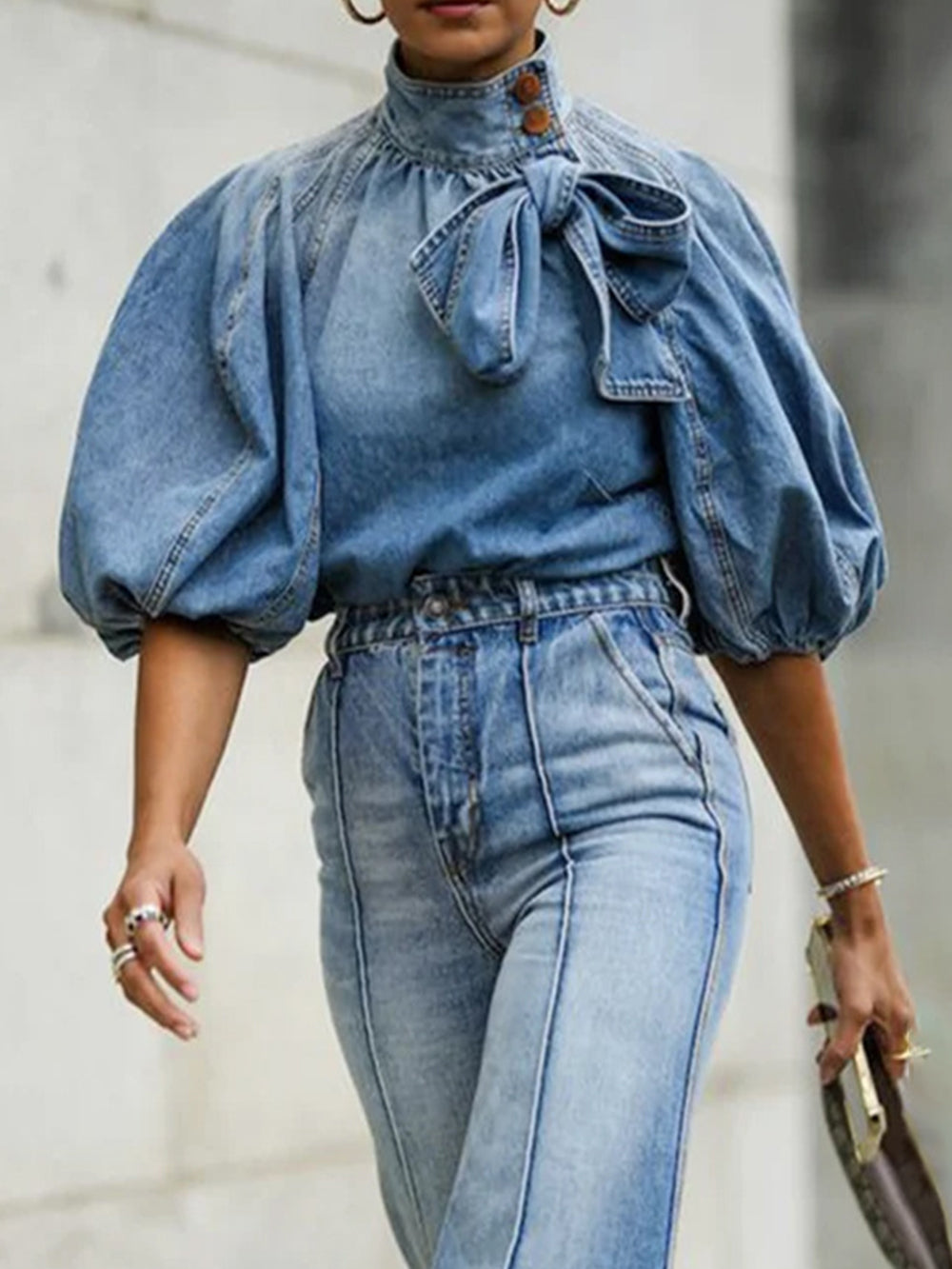 Chemise courte en jean ample à manches bouffantes