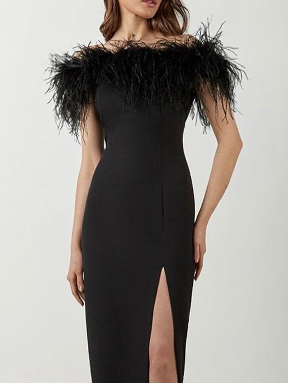 Robe midi à plumes asymétrique