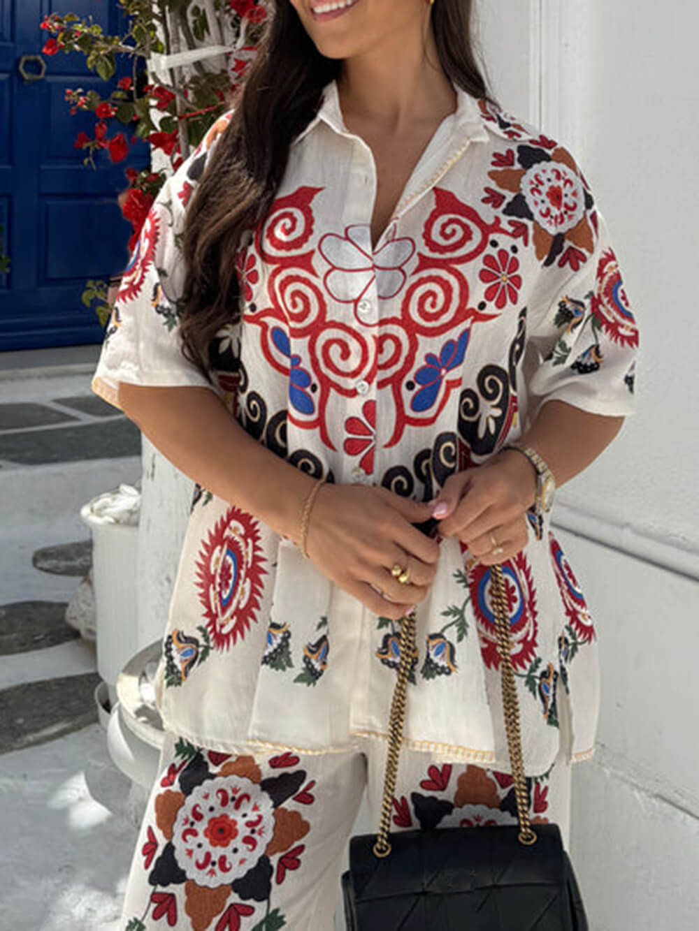 Einzigartige und exquisite übergroße Button-Down-Blusen mit ethnischem Blumendruck