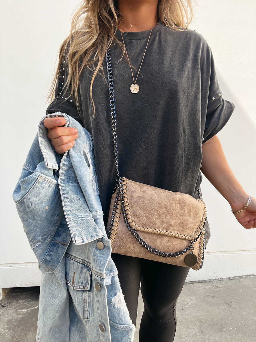 Oversized T-shirt met oprolbare mouwen en studs