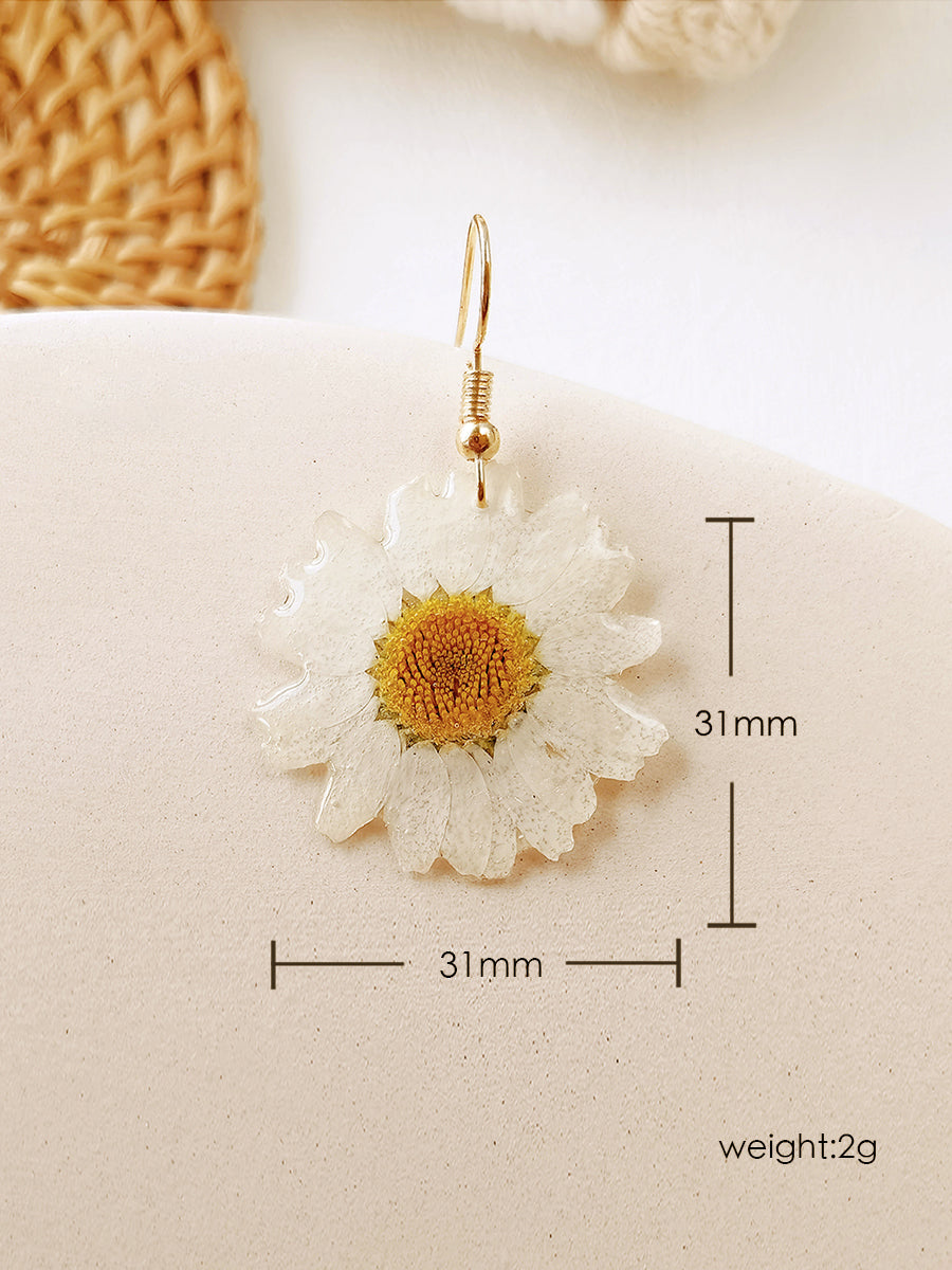 Boucle d’oreille pendante à fleurs pressées - Marguerite en résine