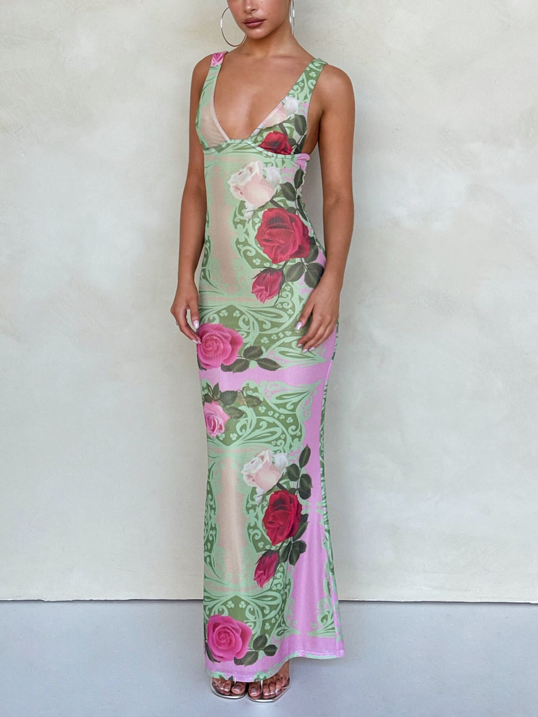 Abito maxi con scollo a V con stampa rose a contrasto in stile natalizio