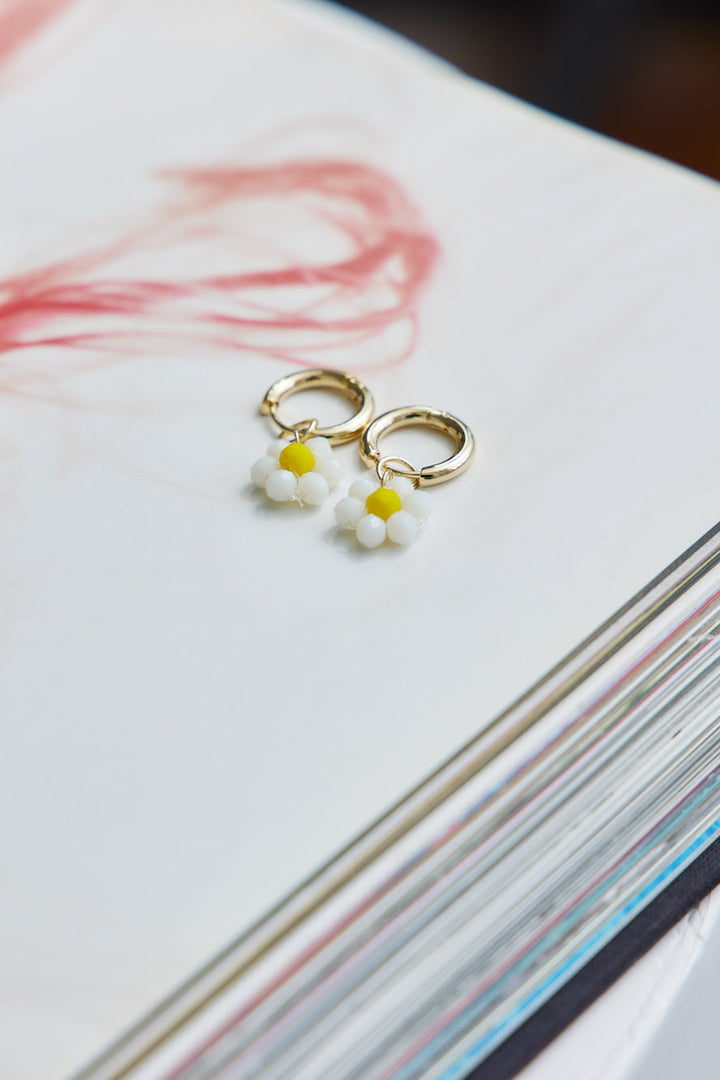 14K Vergoldete Ohrringe „Cute As A Daisy“ Weiß