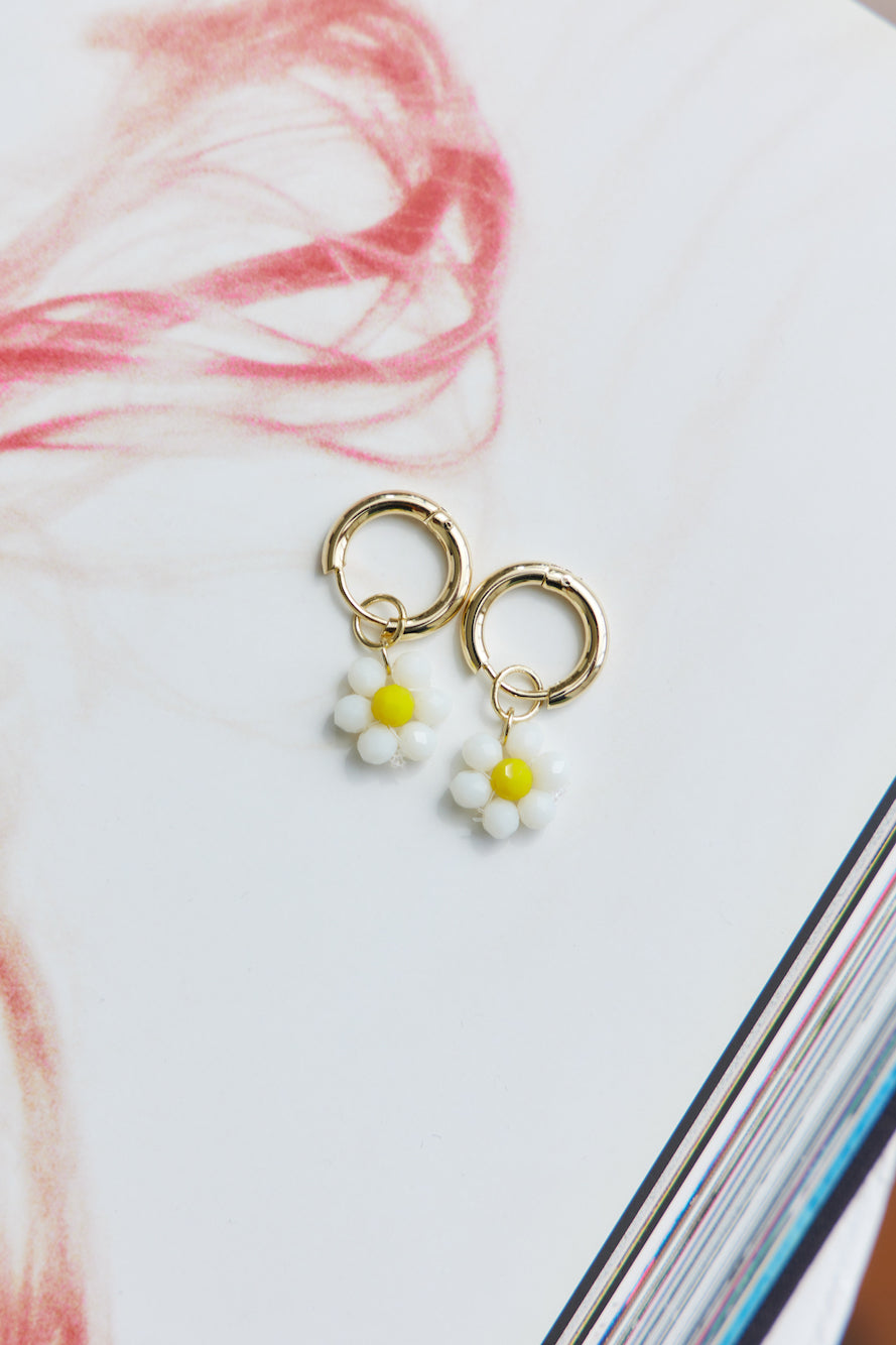 14K Vergoldete Ohrringe „Cute As A Daisy“ Weiß