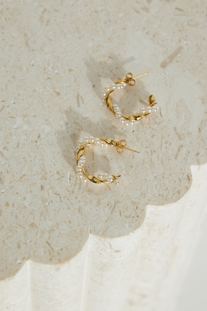 עגילי פנינה אקזוטיות בציפוי זהב 18 קראט זהב