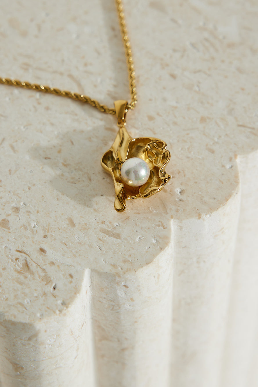 18k Plated Gold Oyster Necklace Gold