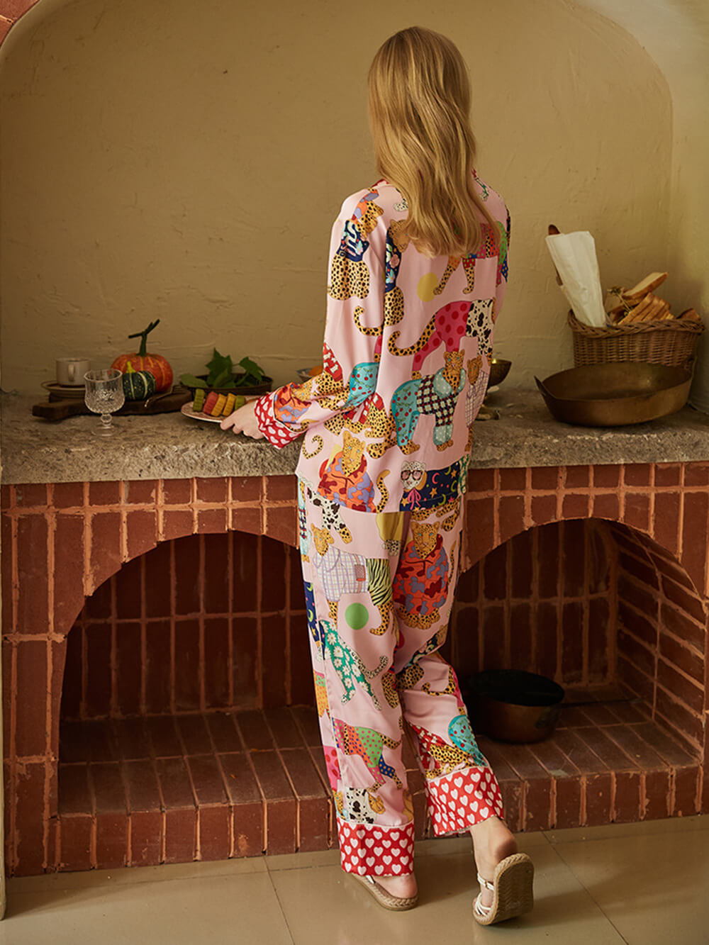 Conjunto de pijama de seda com estampa de leopardo