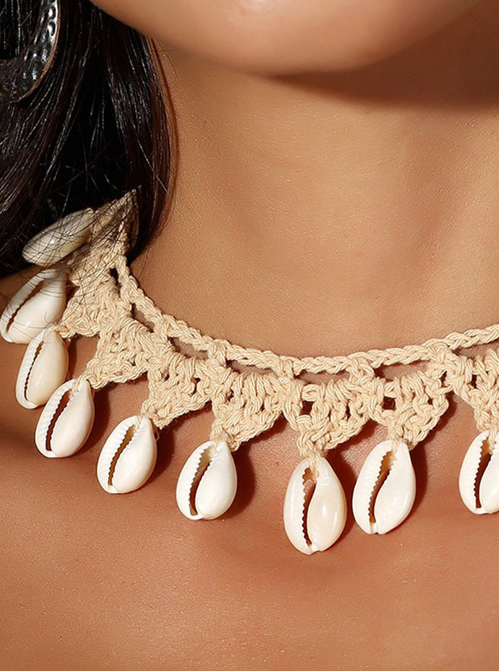 Collier ras du cou au crochet coquillage