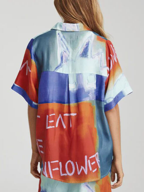 Einzigartiges, kurzärmliges, lockeres Hemd mit Tintenblumendruck