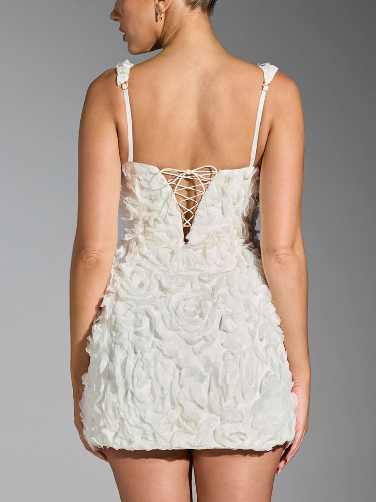 Miniabito a corsetto con applicazioni floreali in bianco