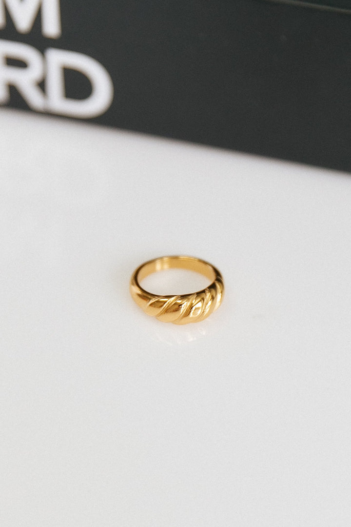 Najsmaczniejszy sekretny pierścionek pokryty 18-karatowym złotem