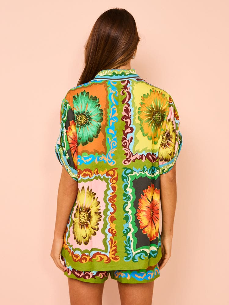 Oversized korte sets met zonnebloemprint en knoopsluiting