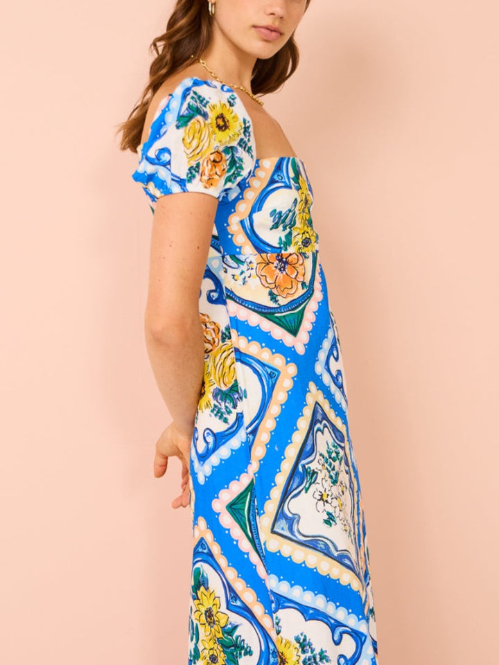 Maxi šaty s nabíranými rukávy v azurově květinové barvě