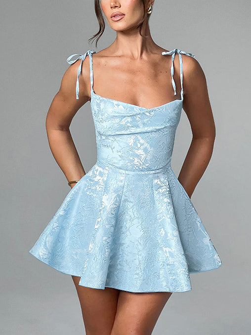 Mini-robe amincissante à ourlet en A avec bretelles et texture jacquard