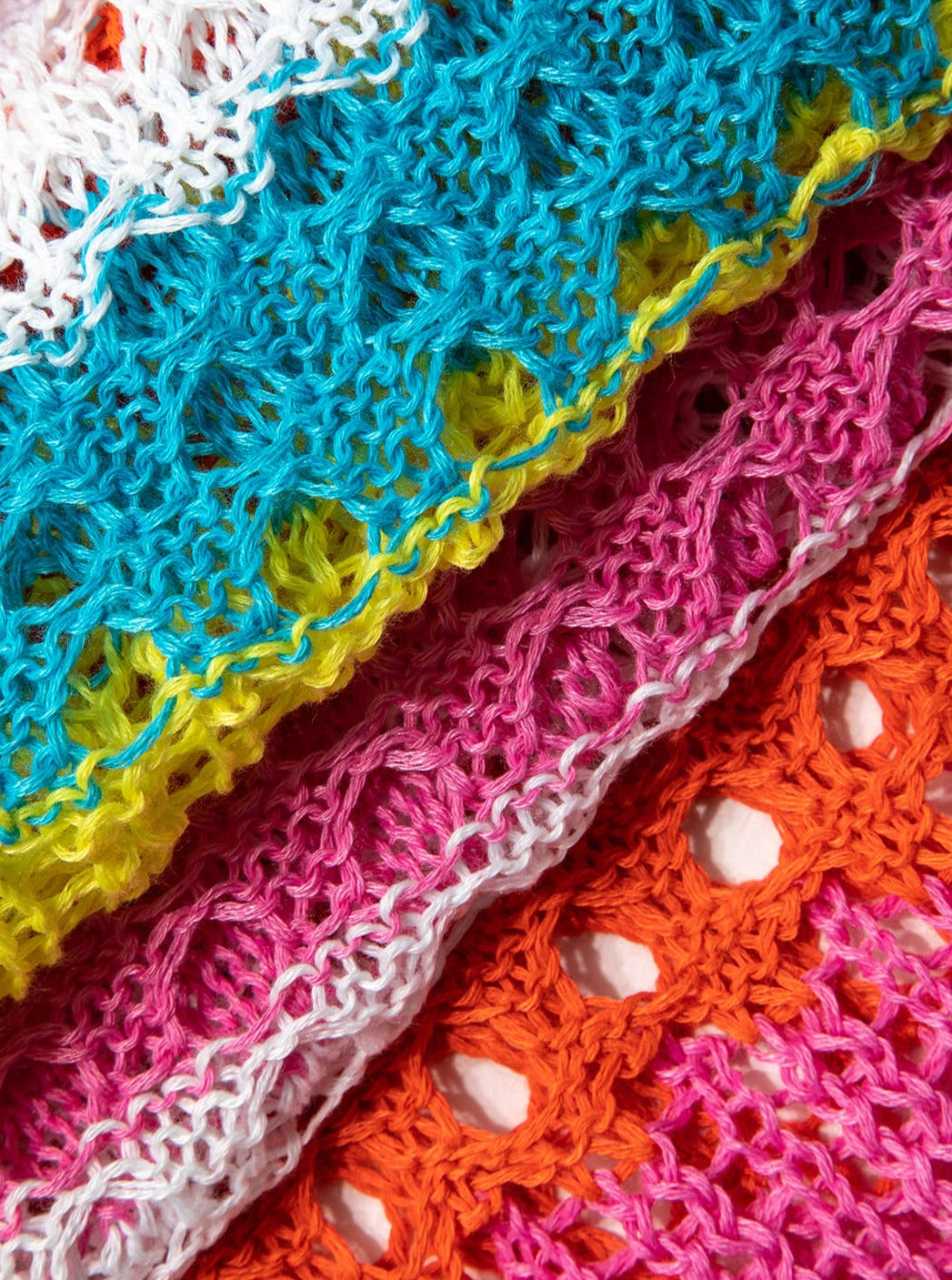 Pantalones de punto con cordón calado de crochet con bloques de color