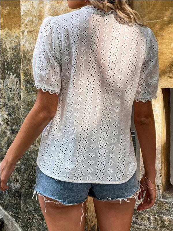 Γυναικείο κοντομάνικο μπλουζάκι με λαιμόκοψη σε σχήμα V με επένδυση από δαντέλα