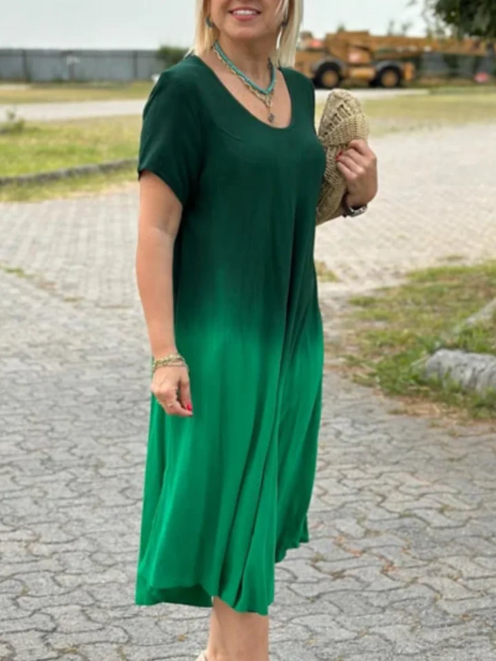 Ausgestelltes Kleid mit Batikmuster und Farbverlauf